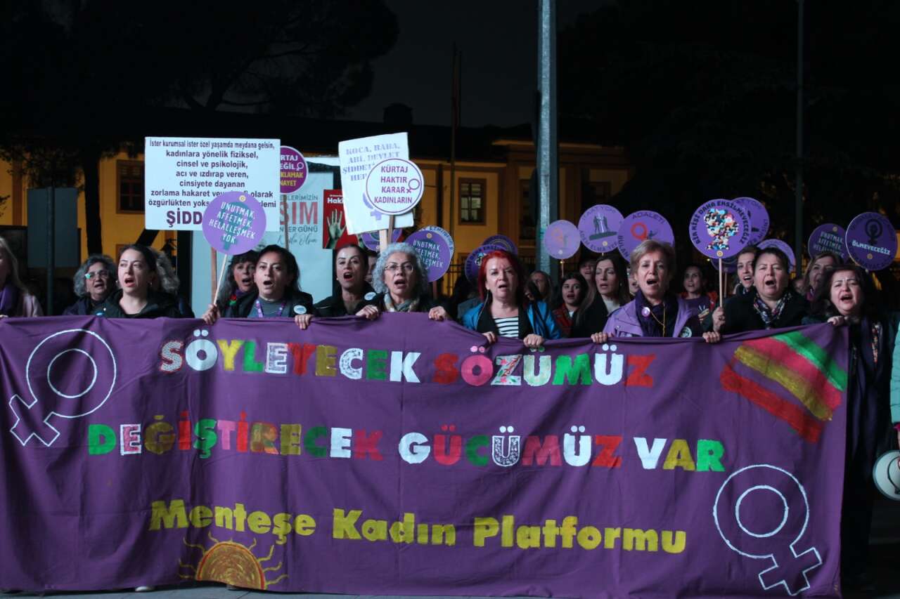 Menteşe Kadın Platformu, 25 Kasım’da Sokakları Doldurdu: “Dünya Yerinden Oynar, Kadınlar Özgür Olsa!” 2